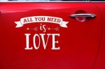 Bil stickers "All you need is love" dørmonteret