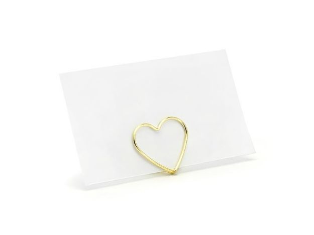 Bordkort holder hjerte i guld med bordkort til bryllup