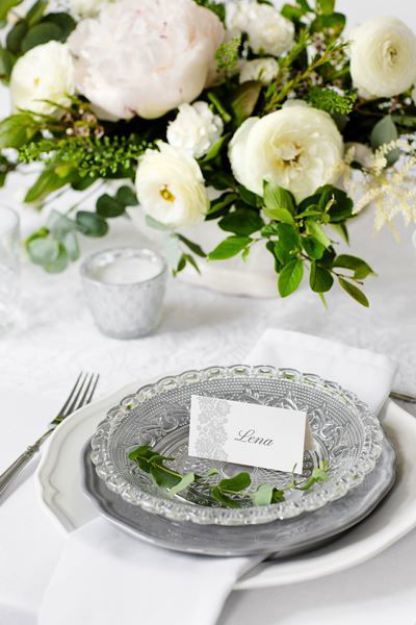 Bordkort hvidt med sølvgråt motiv 25stk