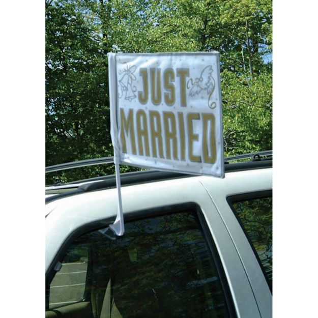 Flag 'Just Married' til bilrude